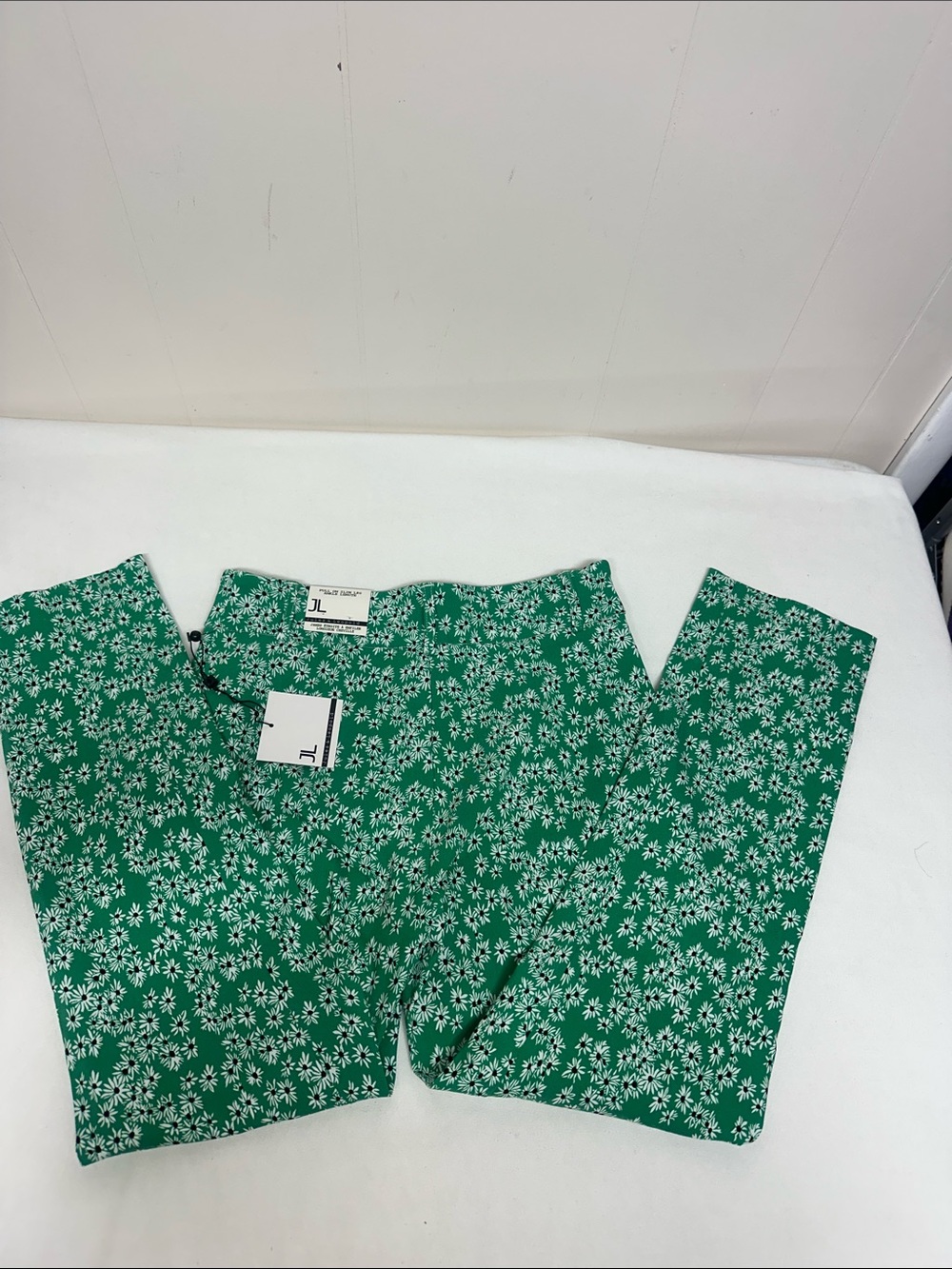 Jules & Leopold Green and White Floral Cropped Pants